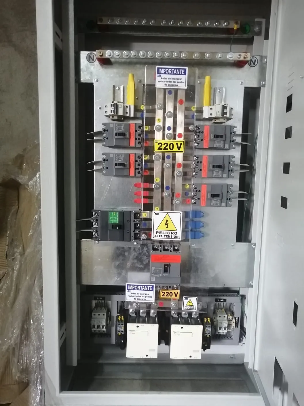Tablero eléctrico instalado por Grupo Solinpro